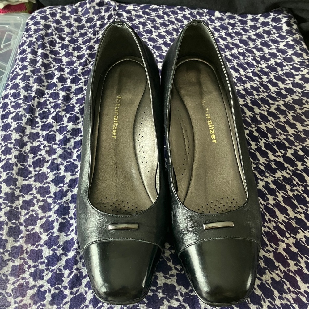 Naturalizer cushioned leather black dress low heels pumps square rounded toe 9.5